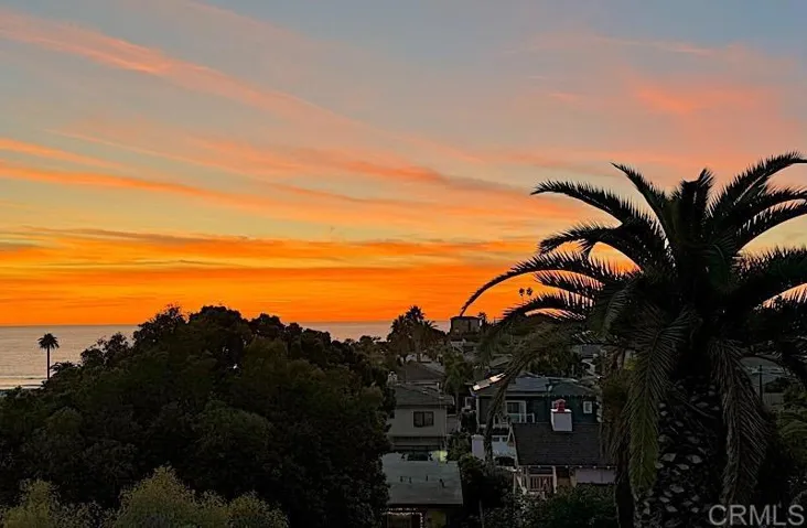 215 2nd Street #101, Encinitas, California 92024