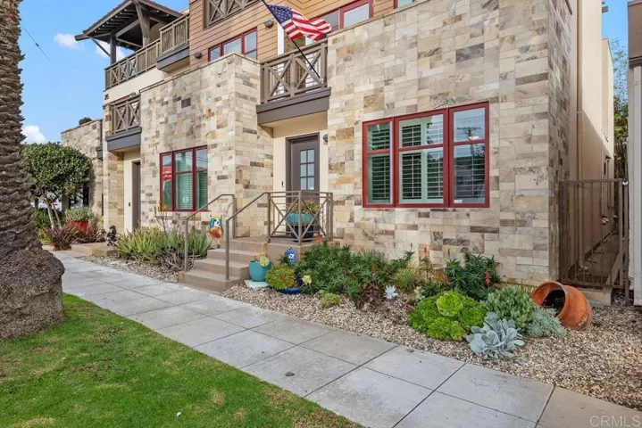 215 2nd Street #101, Encinitas, California 92024