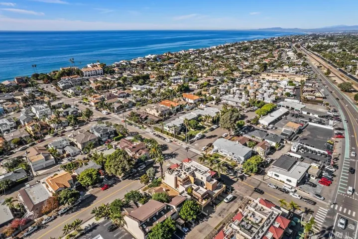 215 2nd Street #101, Encinitas, California 92024