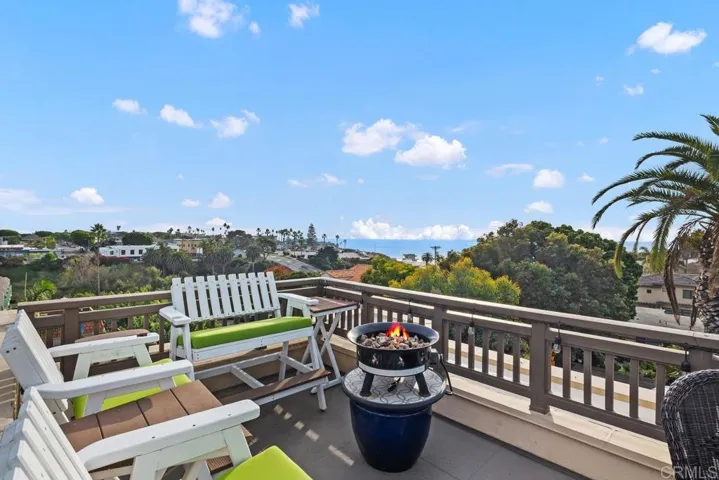 215 2nd Street #101, Encinitas, California 92024