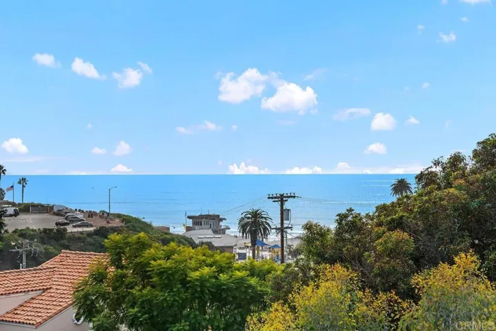 215 2nd Street #101, Encinitas, California 92024
