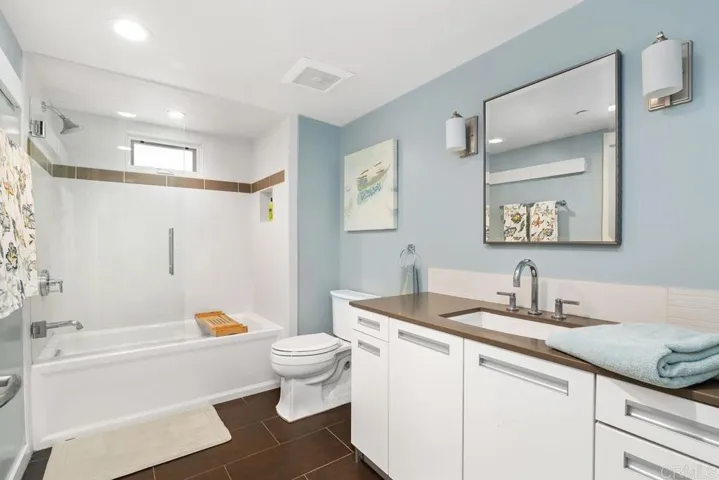 215 2nd Street #101, Encinitas, California 92024