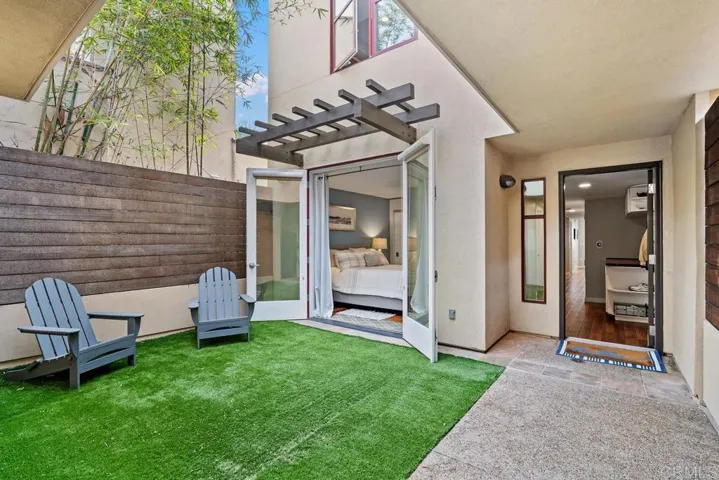 215 2nd Street #101, Encinitas, California 92024