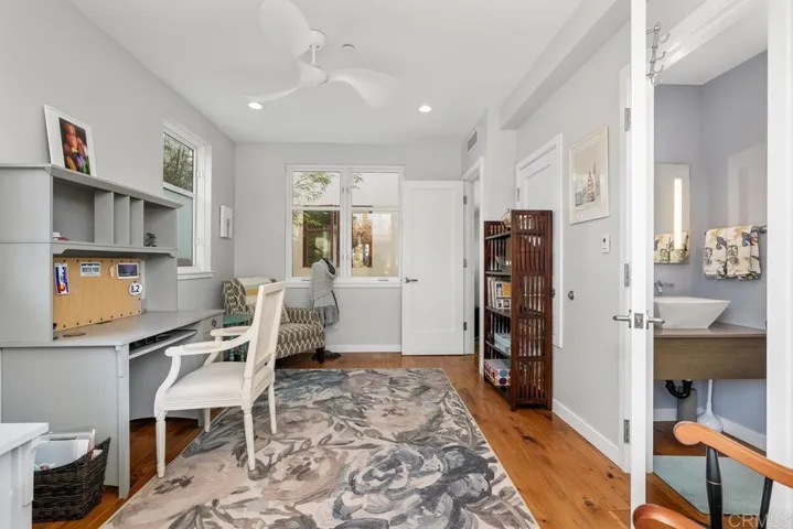 215 2nd Street #101, Encinitas, California 92024