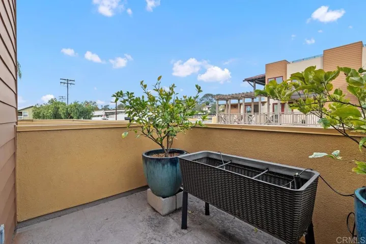 215 2nd Street #101, Encinitas, California 92024