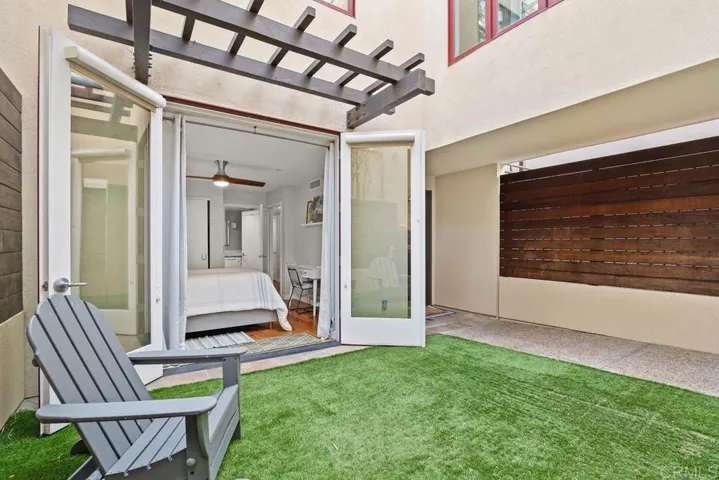 215 2nd Street #101, Encinitas, California 92024