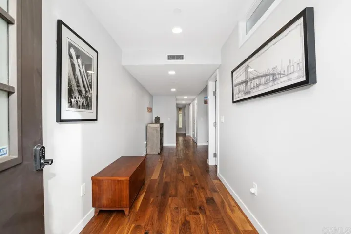 215 2nd Street #101, Encinitas, California 92024