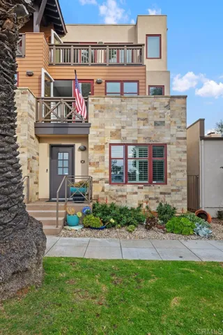 215 2nd Street #101, Encinitas, California 92024