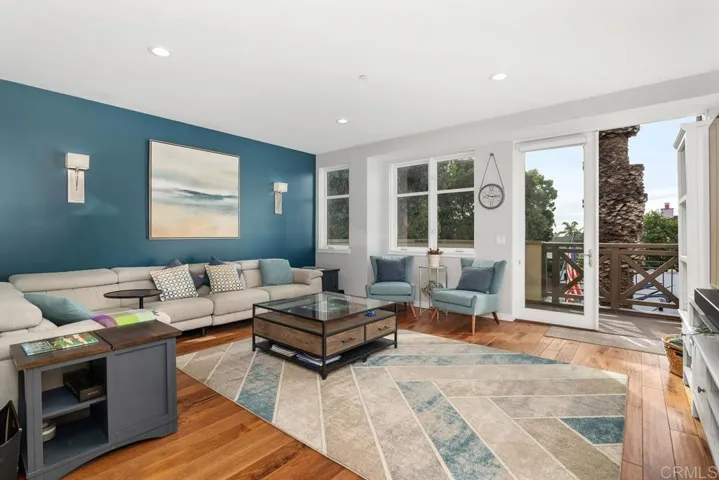 215 2nd Street #101, Encinitas, California 92024