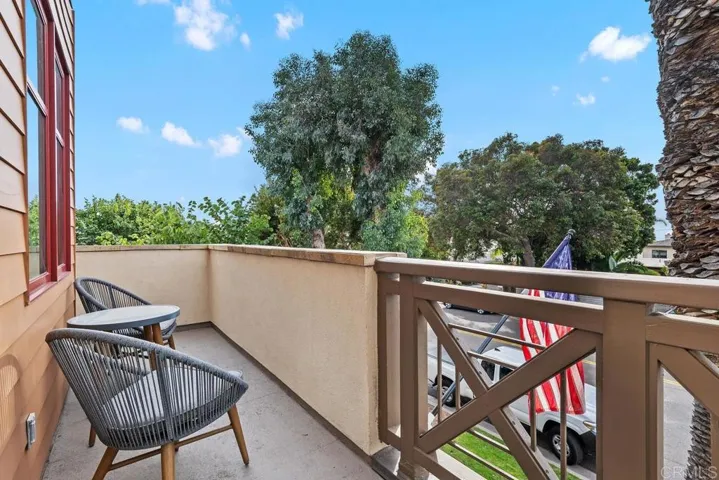 215 2nd Street #101, Encinitas, California 92024