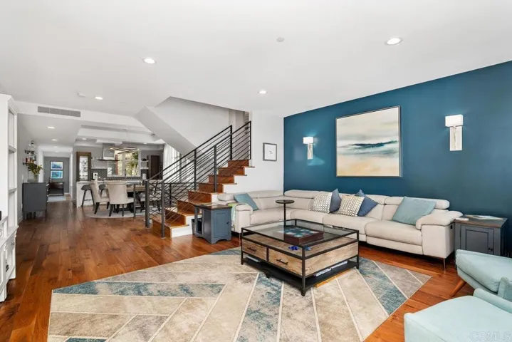 215 2nd Street #101, Encinitas, California 92024