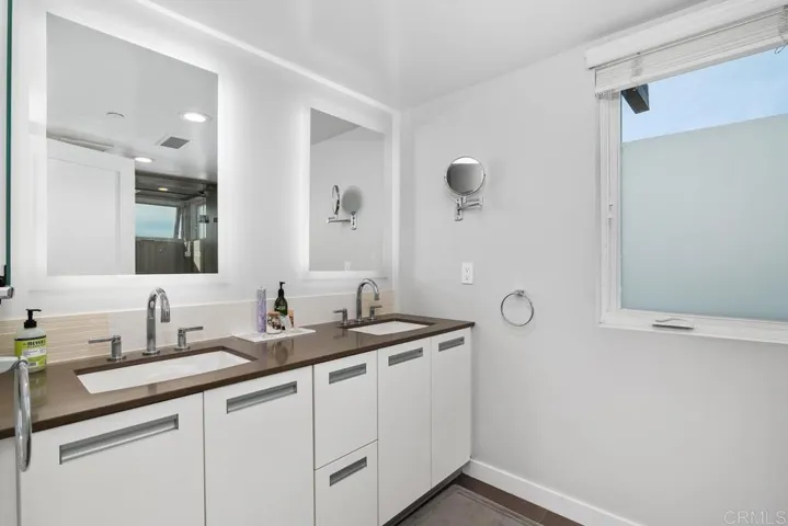 215 2nd Street #101, Encinitas, California 92024