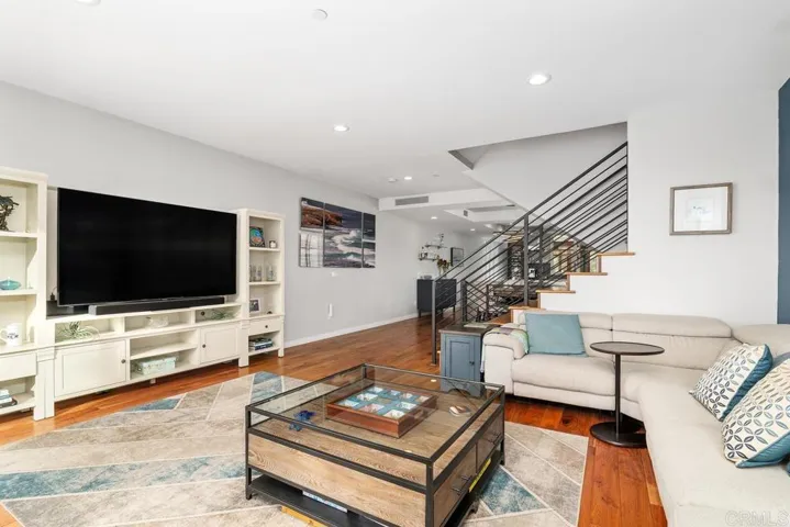 215 2nd Street #101, Encinitas, California 92024