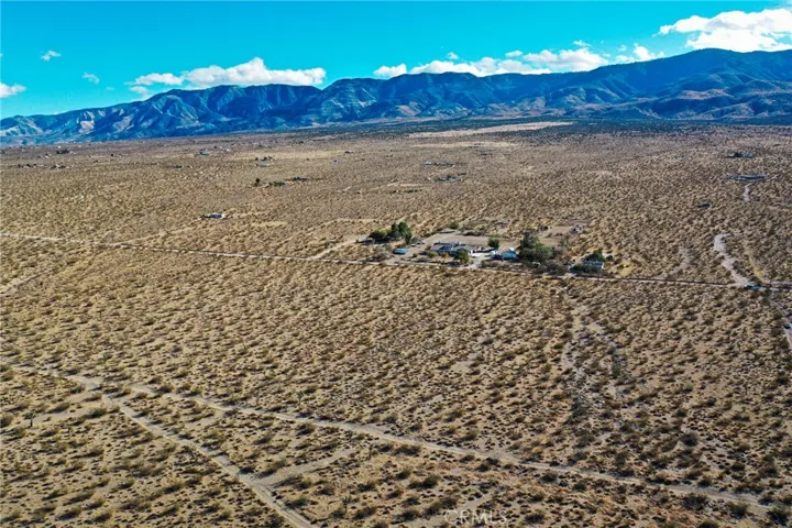 3 Buenos Aires Road, Lucerne Valley, California 92356