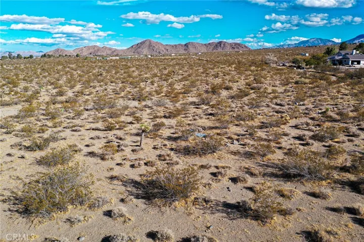 3 Buenos Aires Road, Lucerne Valley, California 92356
