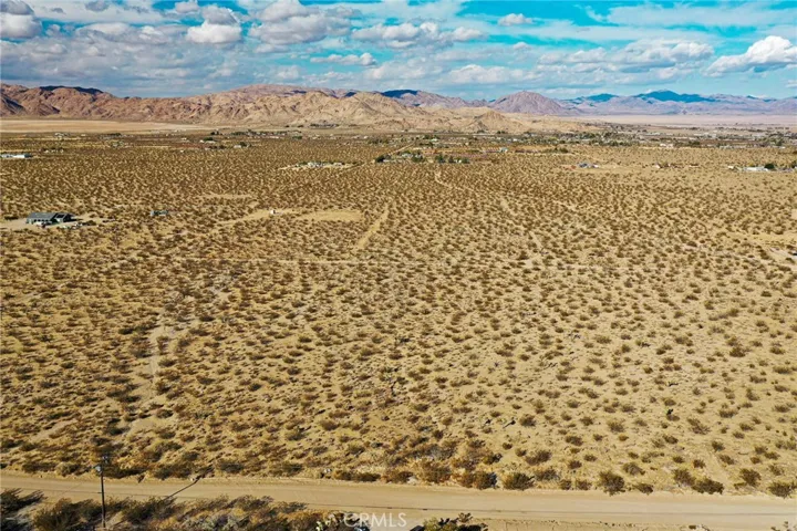 3 Buenos Aires Road, Lucerne Valley, California 92356