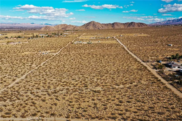 3 Buenos Aires Road, Lucerne Valley, California 92356