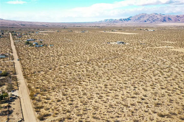 3 Buenos Aires Road, Lucerne Valley, California 92356