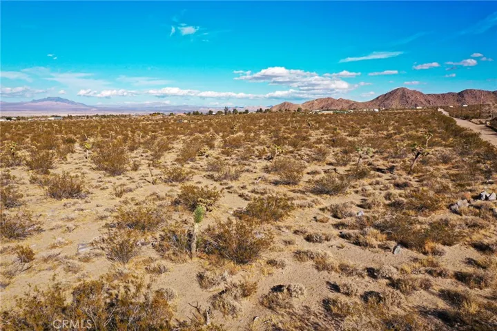 3 Buenos Aires Road, Lucerne Valley, California 92356
