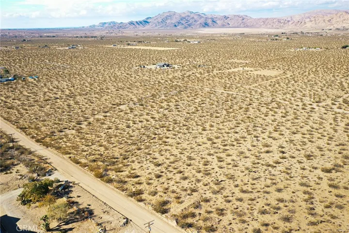 3 Buenos Aires Road, Lucerne Valley, California 92356