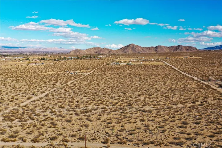 4 Buenos Aires Road, Lucerne Valley, California 92356