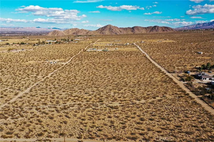 4 Buenos Aires Road, Lucerne Valley, California 92356