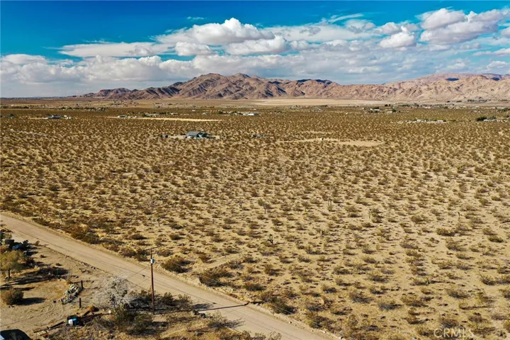 4 Buenos Aires Road, Lucerne Valley, California 92356