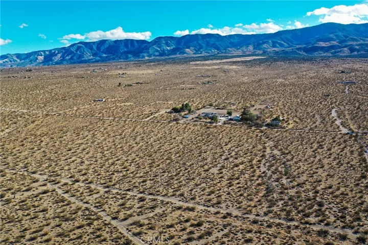 4 Buenos Aires Road, Lucerne Valley, California 92356