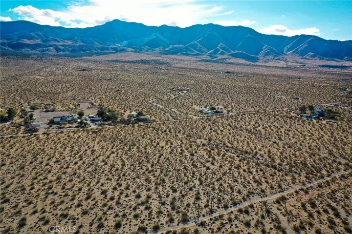 4 Buenos Aires Road, Lucerne Valley, California 92356