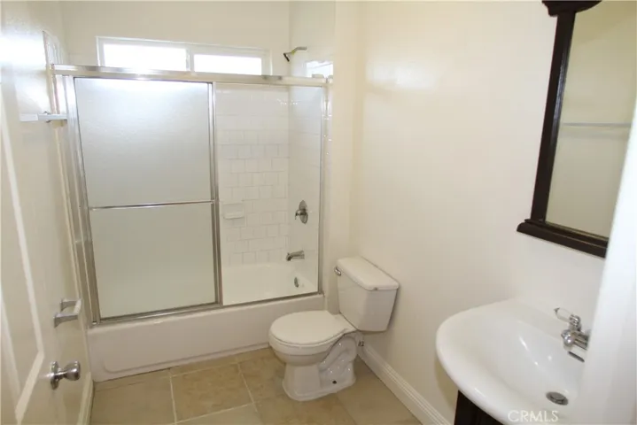 Upstairs Hall bath
