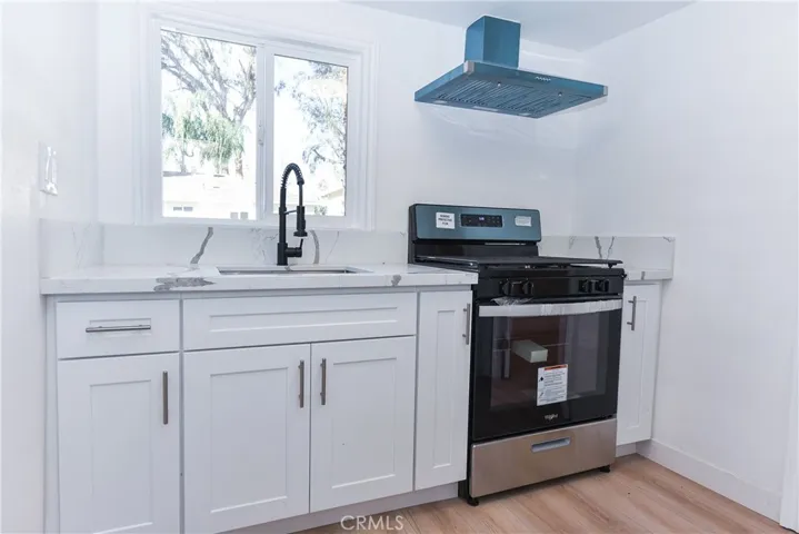 7032 Crebs Avenue, Reseda, California 91335