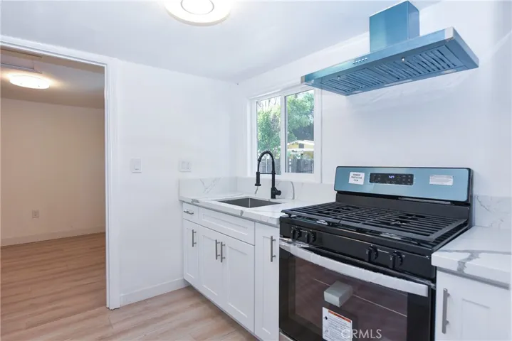 7032 Crebs Avenue, Reseda, California 91335