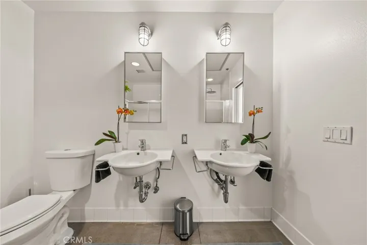 Double sinks & 2 medicine cabinets