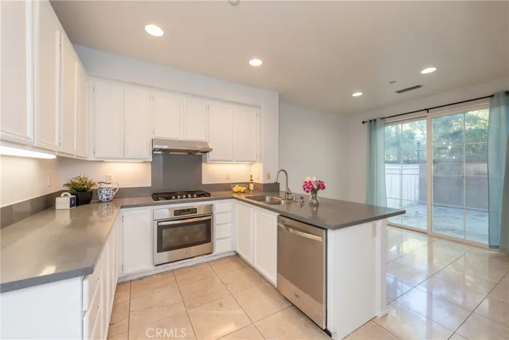 38 Daisy, Irvine, California 92618