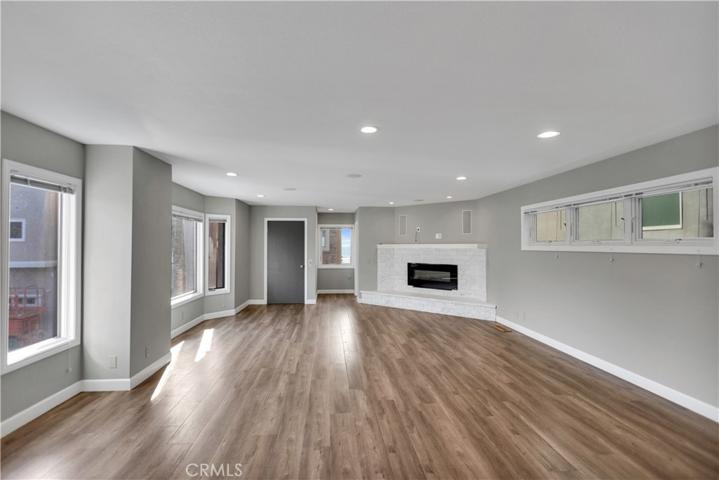 Large 2nd floor living area