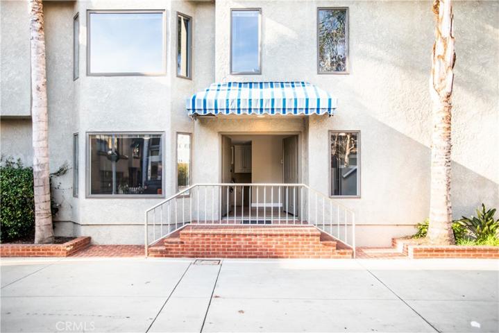 Double front door- Corner lot