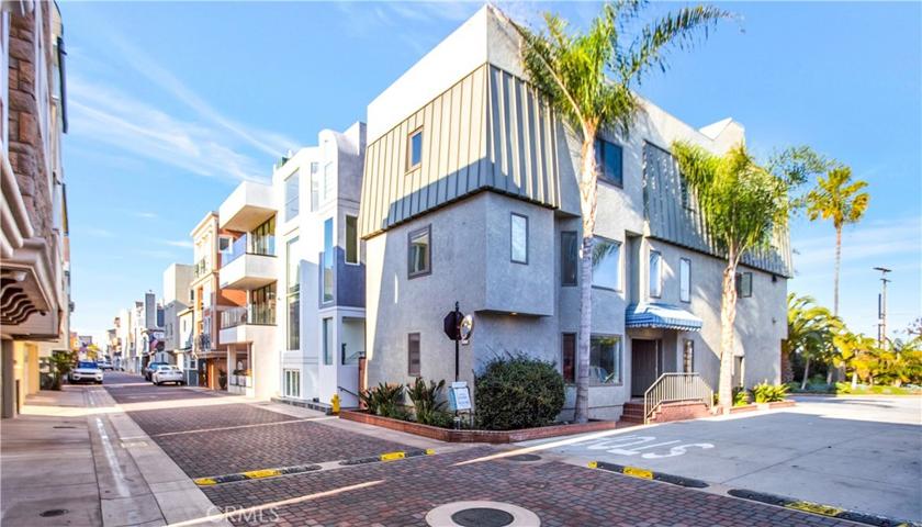 71 B Surfside, Surfside, California 90743
