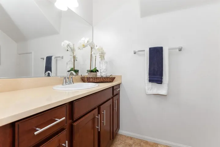 1062 Vega Way, San Marcos, California 92078