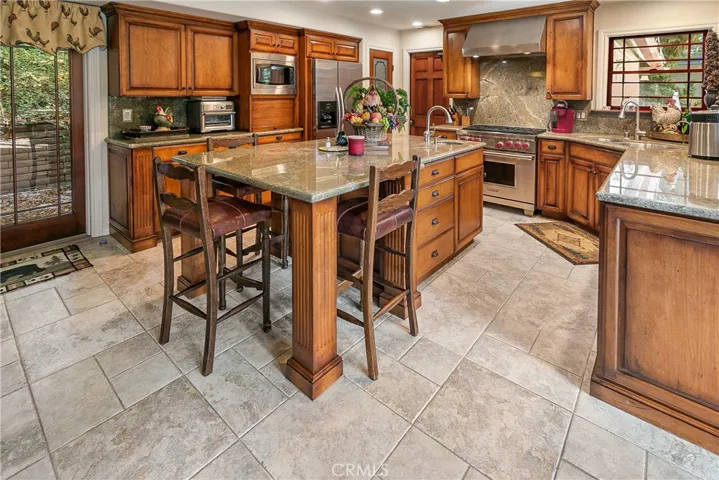 27866 S Peninsula Drive, Lake Arrowhead, California 92352