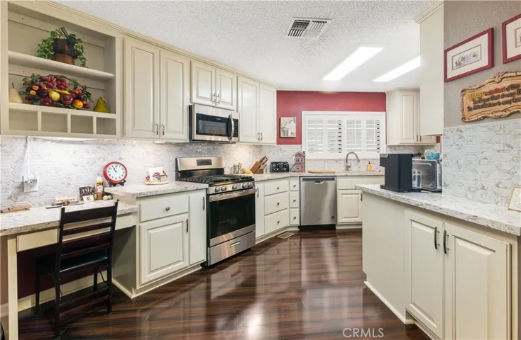1212 Yellowood Drive, Hemet, California 92545