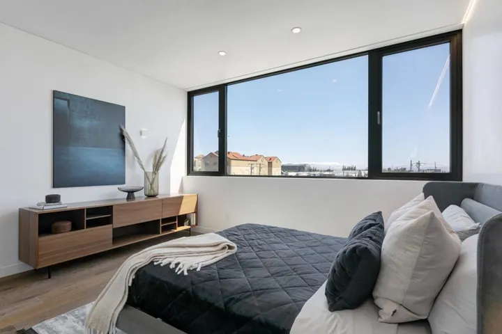 1040 Laurel Street, San Carlos, California 94070