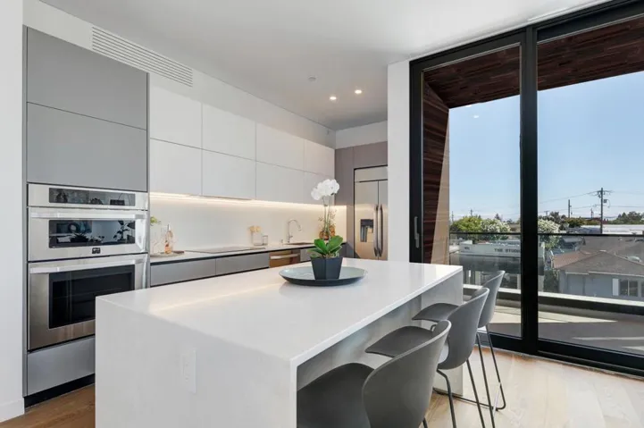 1040 Laurel Street, San Carlos, California 94070