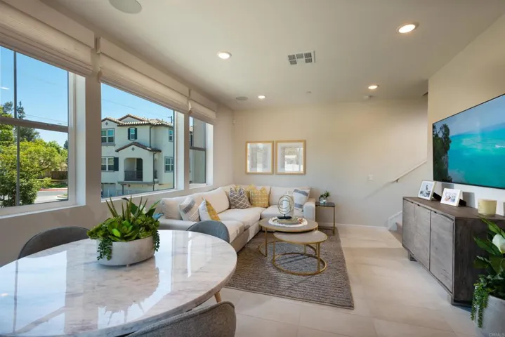 2304 Columba Glen, Escondido, California 92025