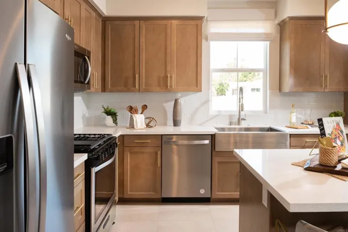 2304 Columba Glen, Escondido, California 92025