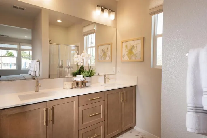 2304 Columba Glen, Escondido, California 92025