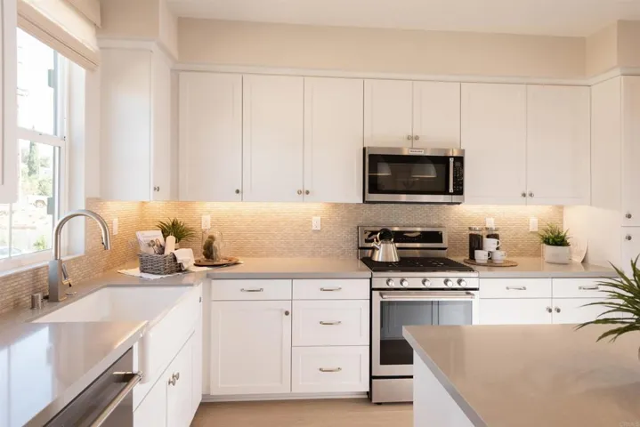 2310 Columba Glen, Escondido, California 92025