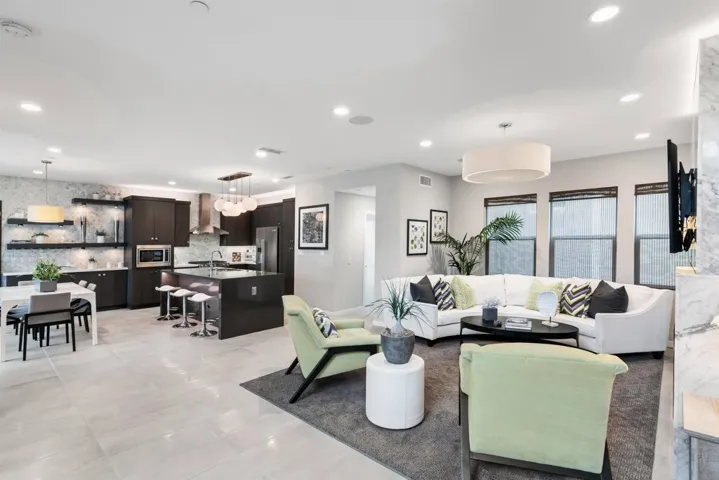 Looking towards the kitchen.
