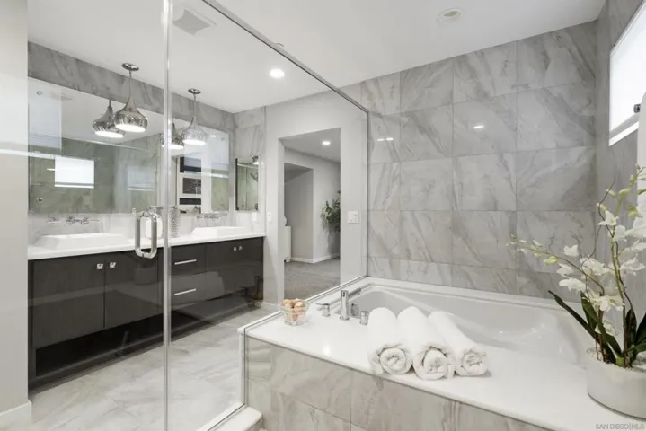 Primary Bath/Spa