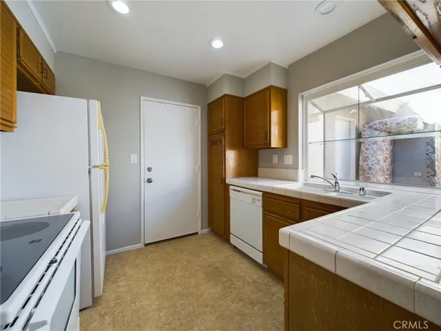 23 Edgestone 139, Irvine, California 92606