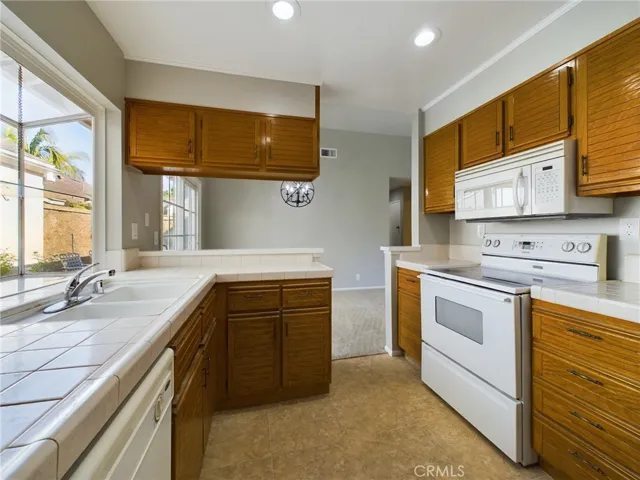 23 Edgestone 139, Irvine, California 92606